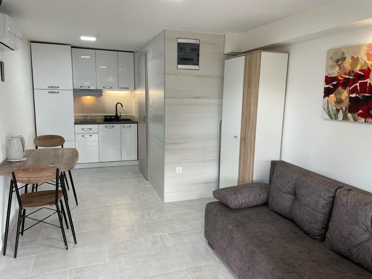 Lory Apartmani Dramalj Exterior foto