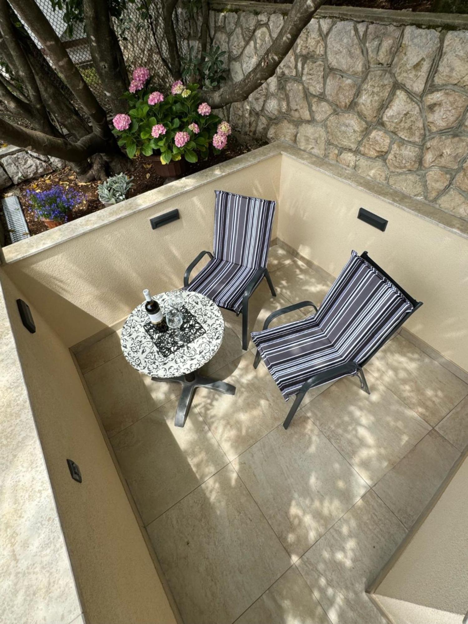 Lory Apartmani Dramalj Exterior foto